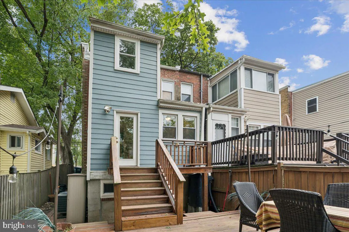 1424 KEARNY STREET, Washington, DC 20017