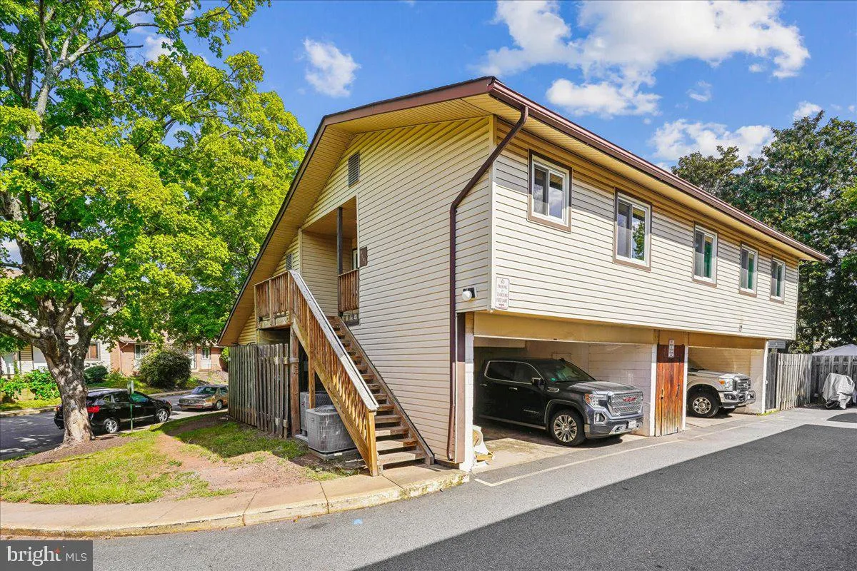 4181 MEADOWLAND COURT, Chantilly, VA 20151