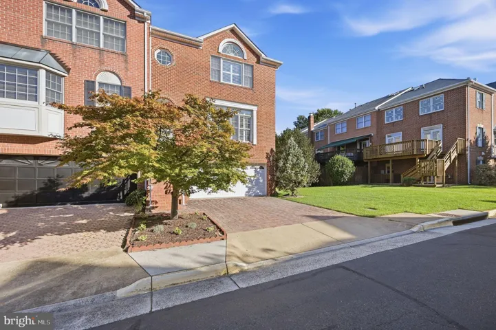 8143 Madrillon Ct, Vienna, Virginia 22182
