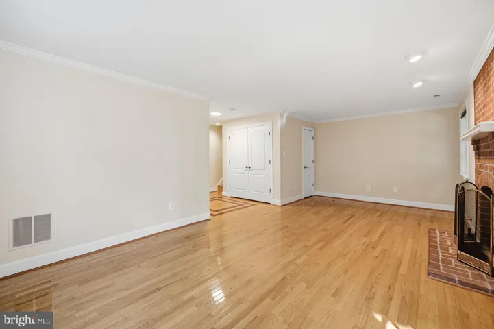 8143 Madrillon Ct, Vienna, Virginia 22182
