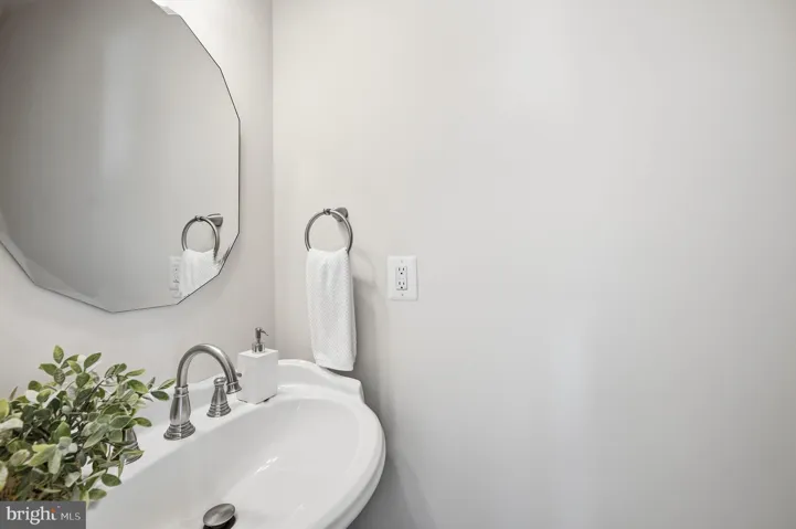 8143 Madrillon Ct, Vienna, Virginia 22182