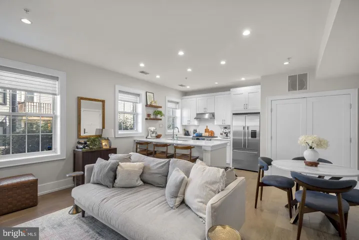 16 17th St Ne #112, Washington, District of Columbia 20002