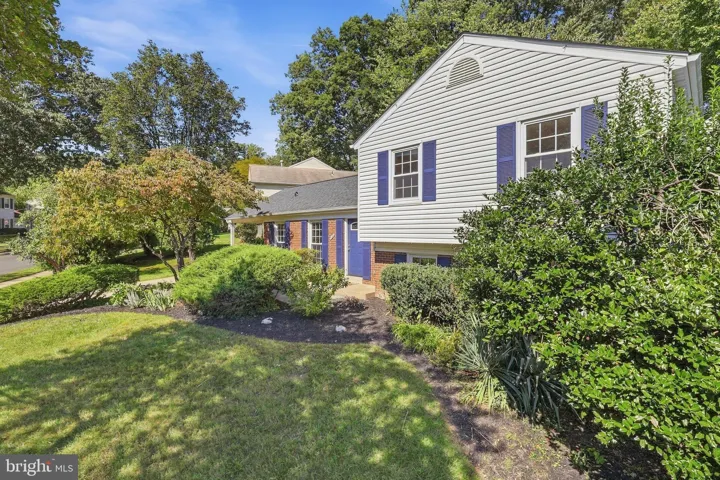 5215 Lighthorne Rd, Burke, Virginia 22015