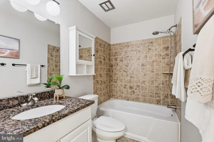 5215 Lighthorne Rd, Burke, Virginia 22015
