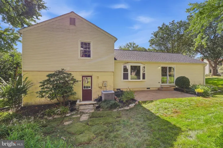 5215 Lighthorne Rd, Burke, Virginia 22015