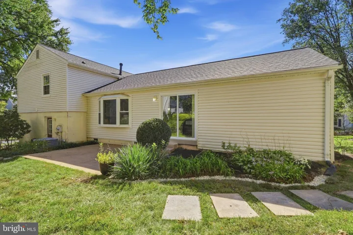 5215 Lighthorne Rd, Burke, Virginia 22015