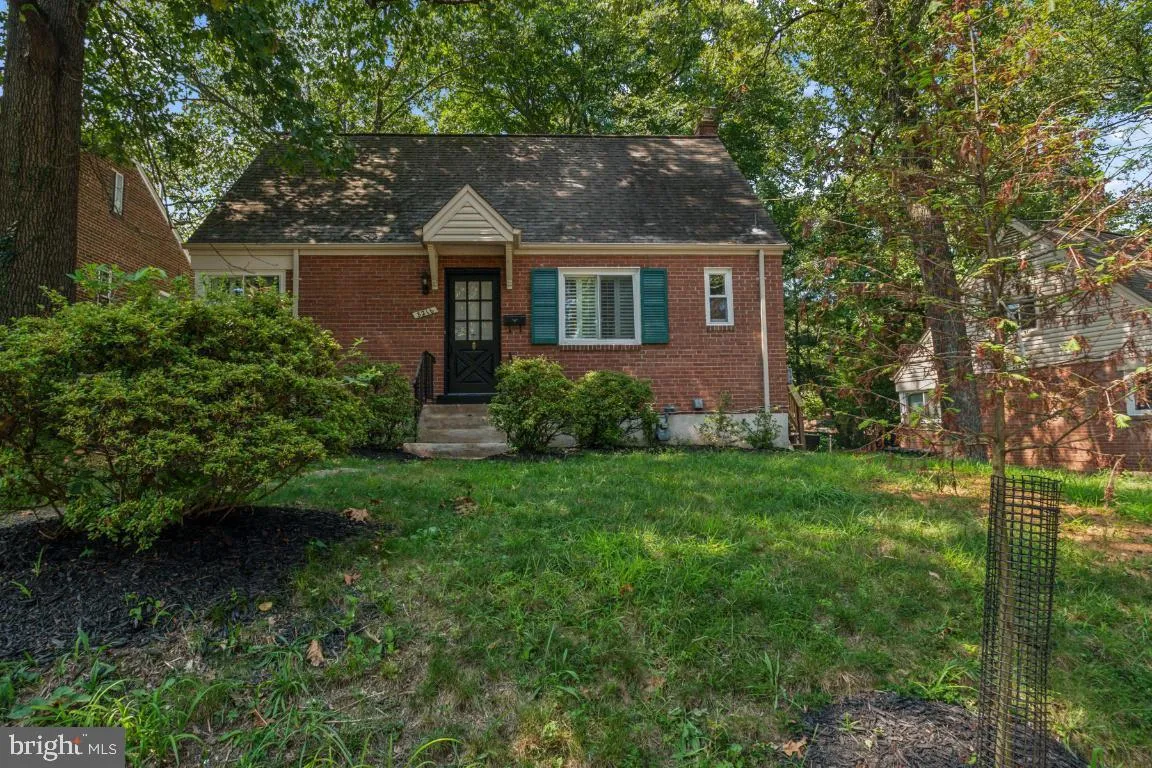 8216 ROANOKE AVENUE, Takoma Park, MD 20912
