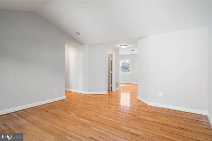 2038 Madrillon Rd, Vienna, Virginia 22182