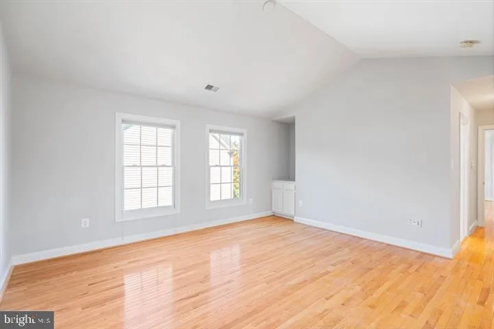 2038 Madrillon Rd, Vienna, Virginia 22182