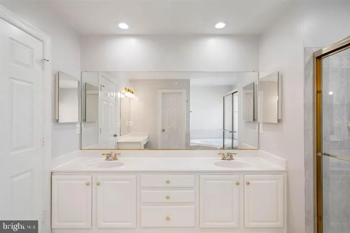 2038 Madrillon Rd, Vienna, Virginia 22182