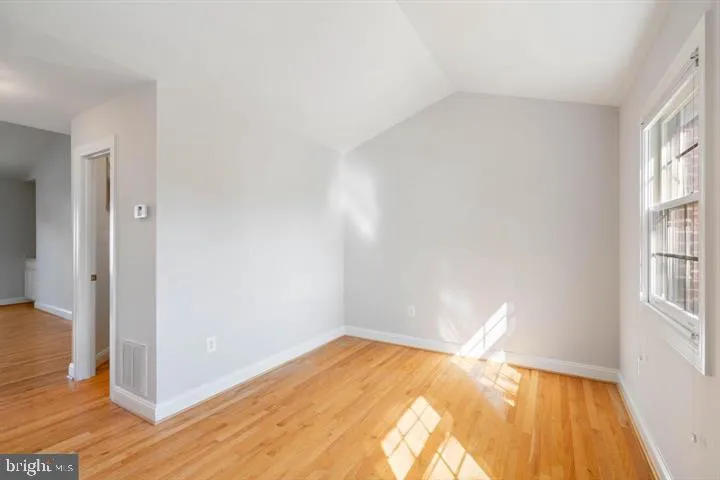 2038 Madrillon Rd, Vienna, Virginia 22182