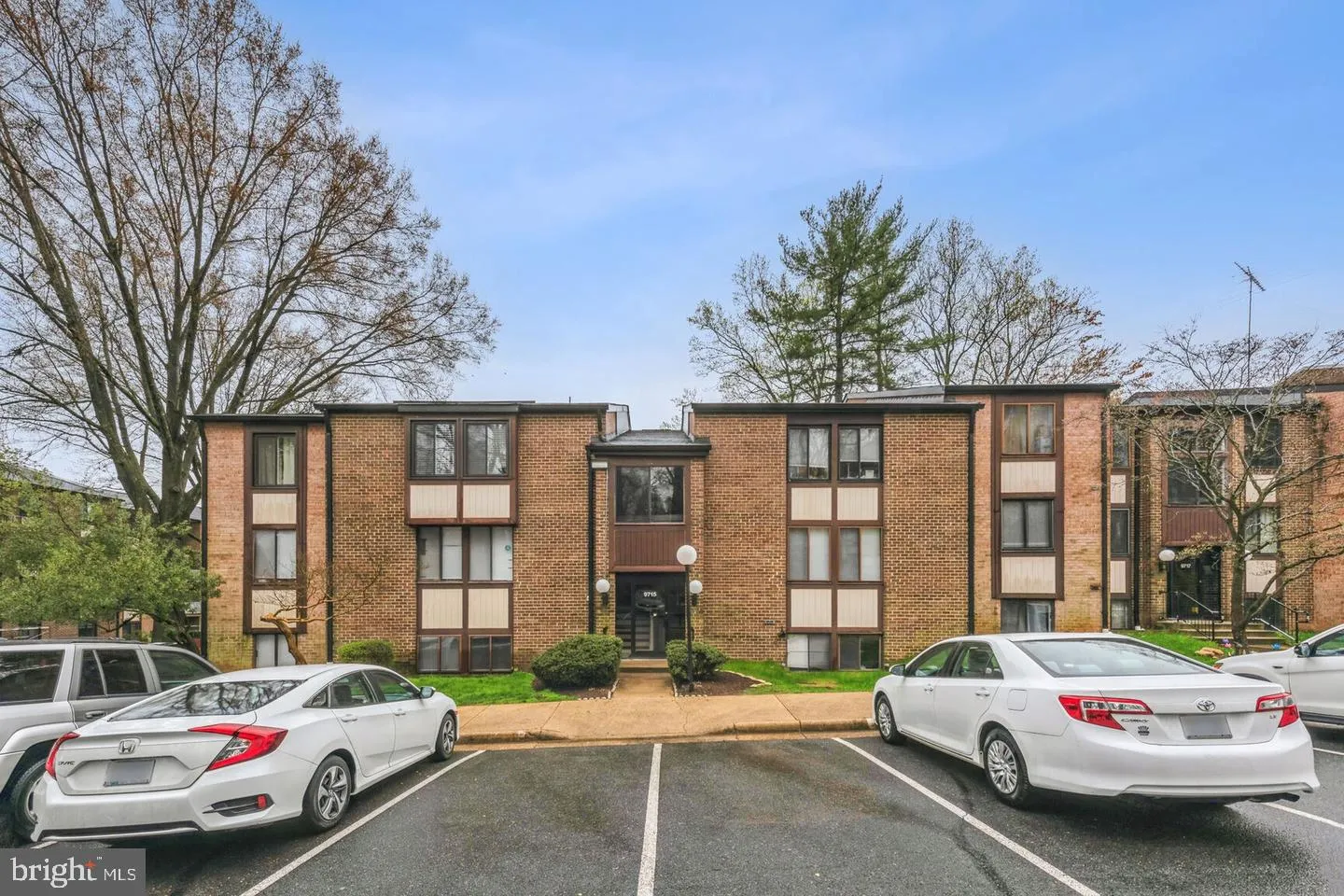 9715 KINGS CROWN COURT, Fairfax, VA 22031