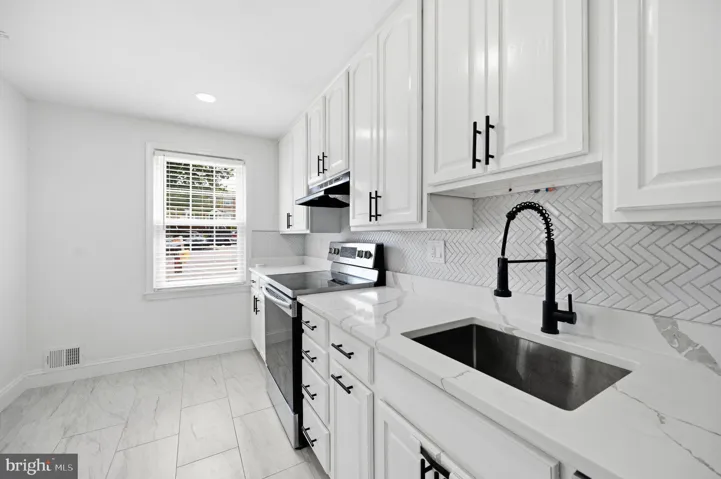 1214 Fox Run Pl, Woodbridge, Virginia 22191