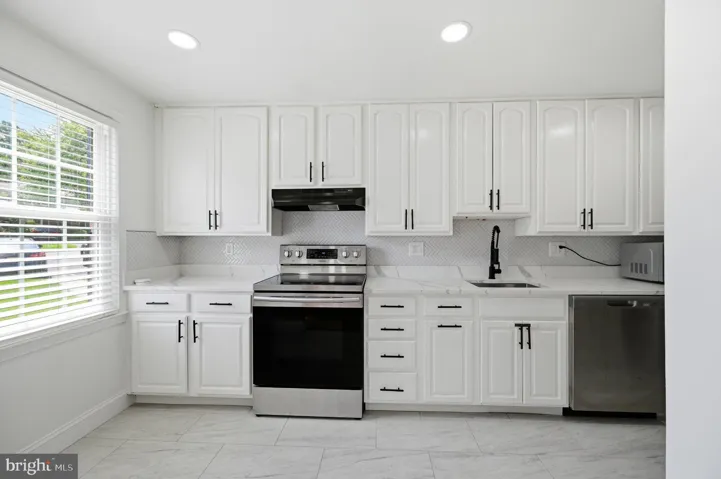1214 Fox Run Pl, Woodbridge, Virginia 22191