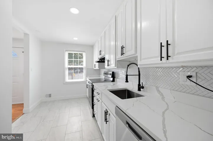 1214 Fox Run Pl, Woodbridge, Virginia 22191