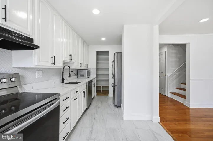 1214 Fox Run Pl, Woodbridge, Virginia 22191