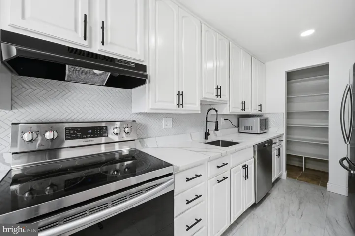 1214 Fox Run Pl, Woodbridge, Virginia 22191