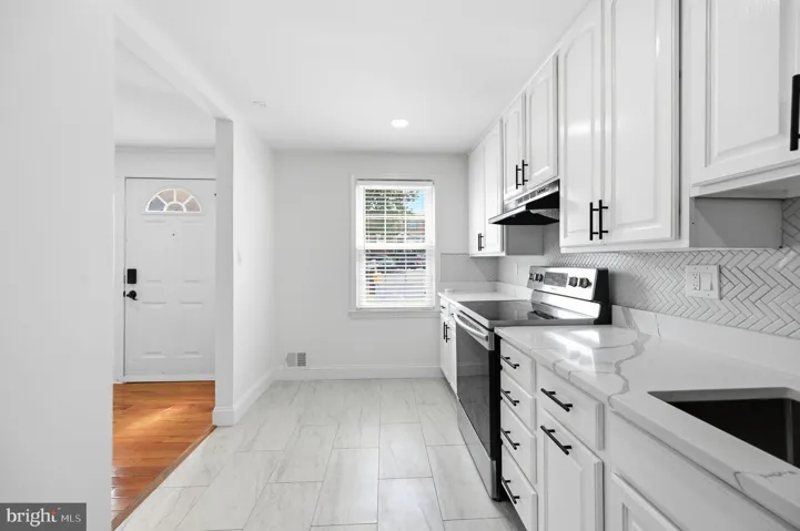 1214 Fox Run Pl, Woodbridge, Virginia 22191