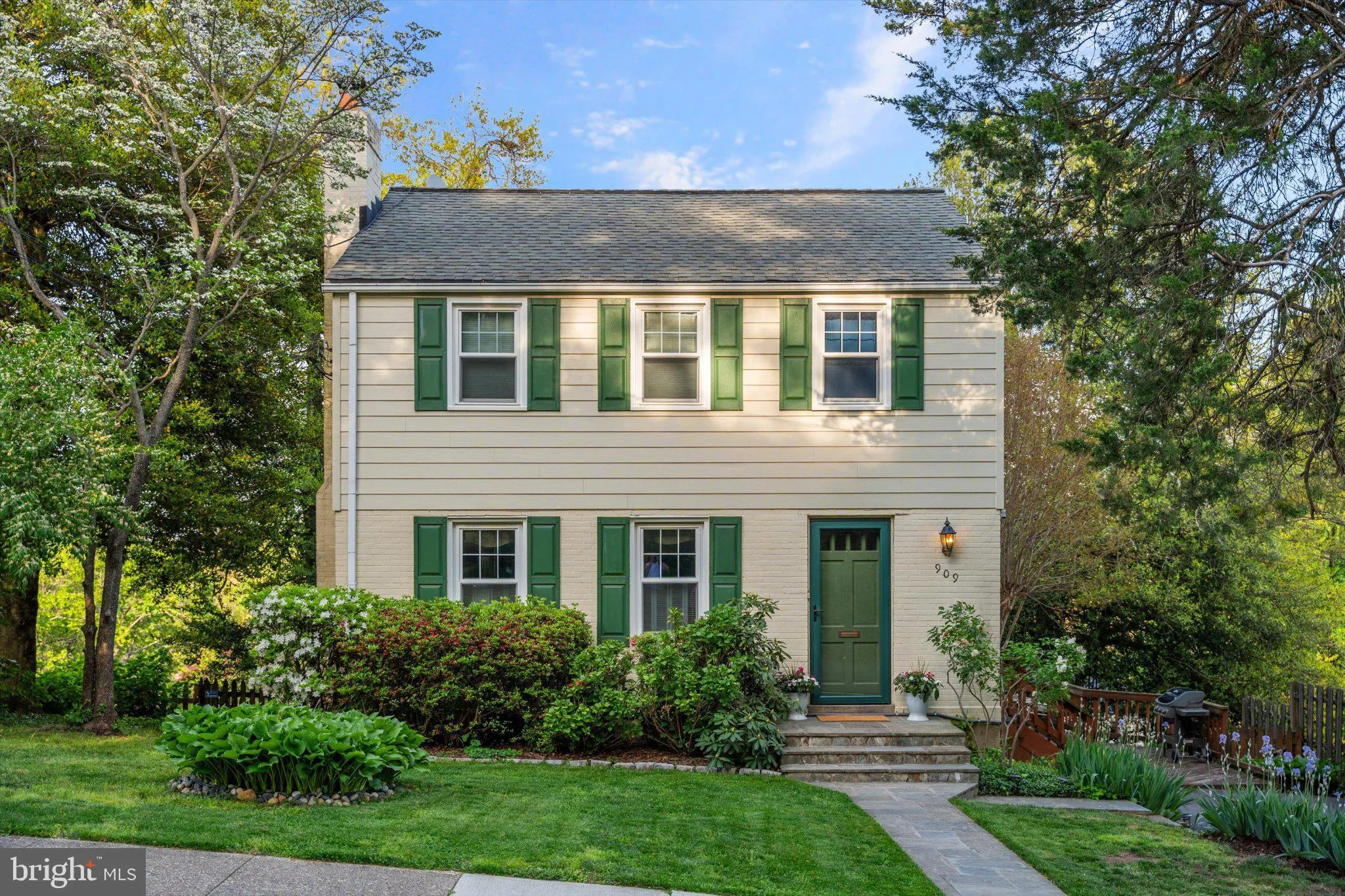 909 MADISON STREET, Arlington, VA 22205