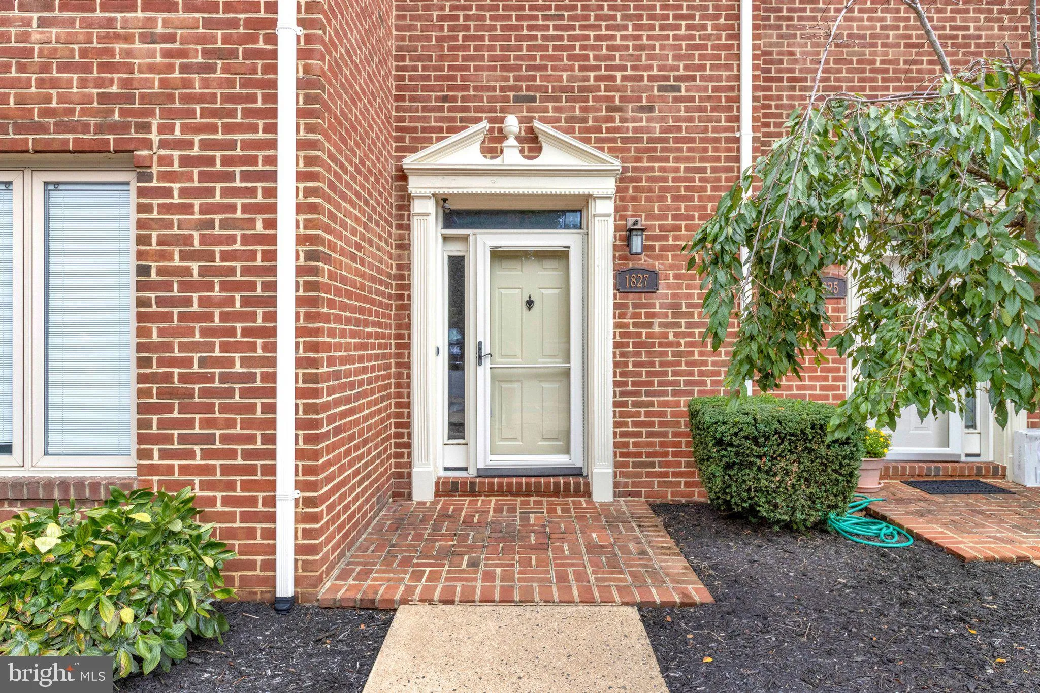 1827 N UHLE STREET, Arlington, VA 22201