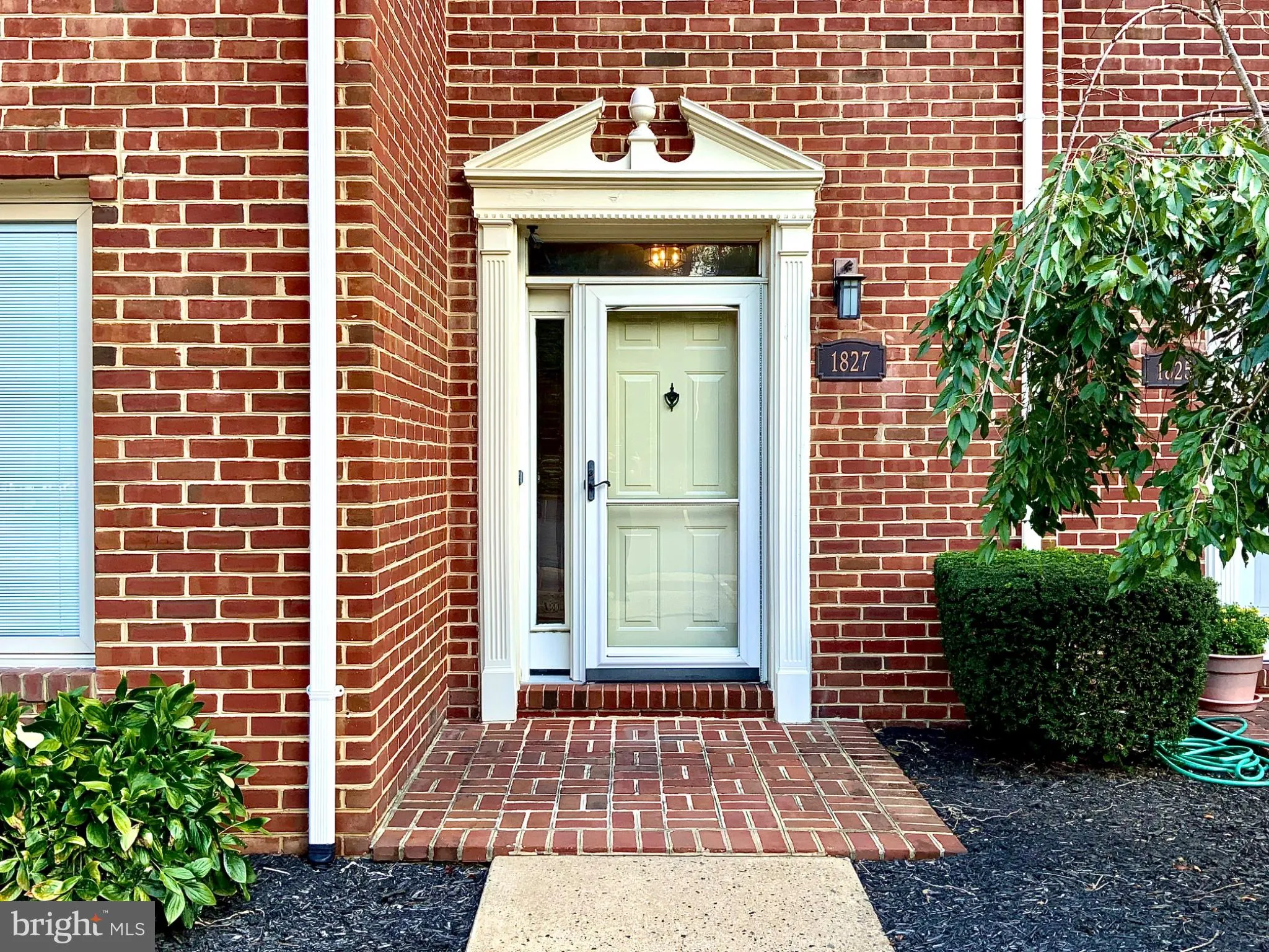 1827 N UHLE STREET, Arlington, VA 22201