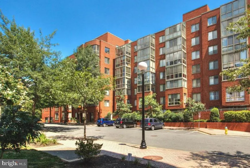 1050 TAYLOR STREET, Arlington, VA 22201