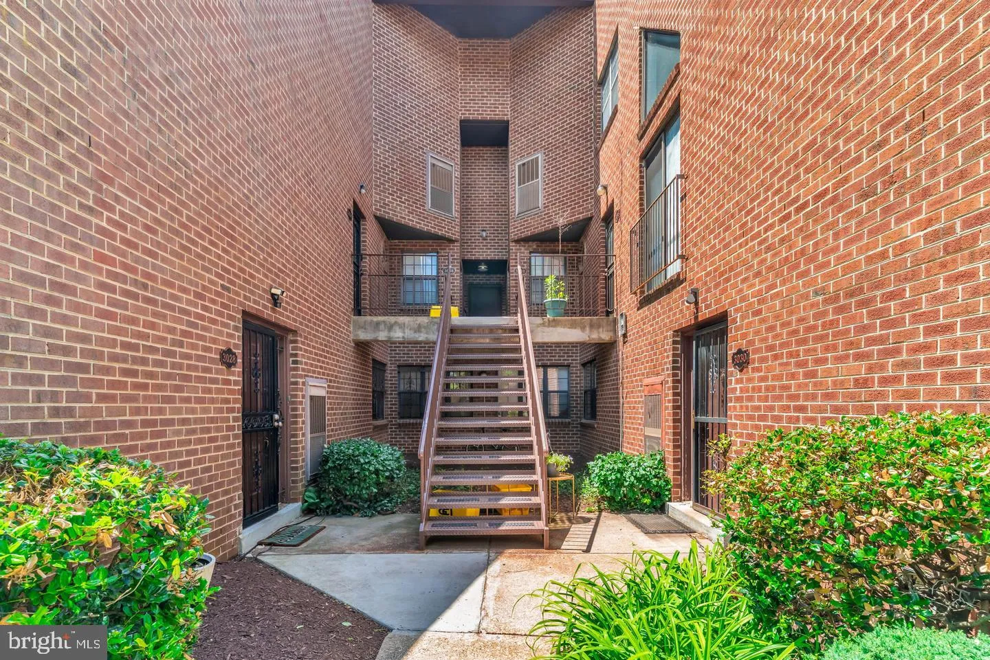 3040 PINEVIEW COURT, Washington, DC 20018