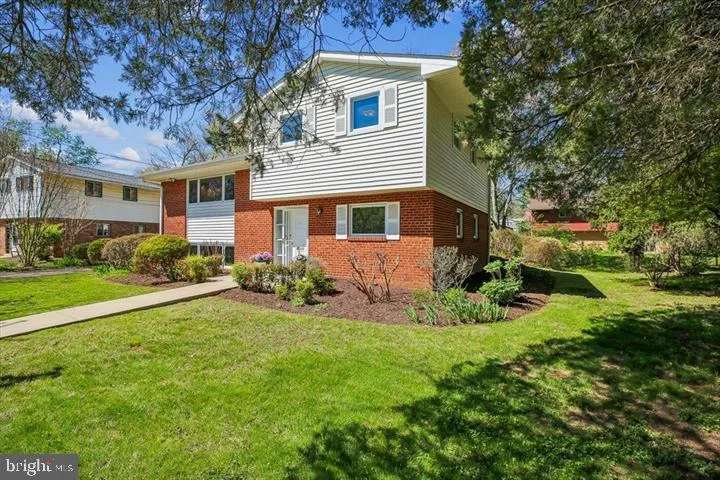 2 LORRE COURT, Rockville, MD 20852