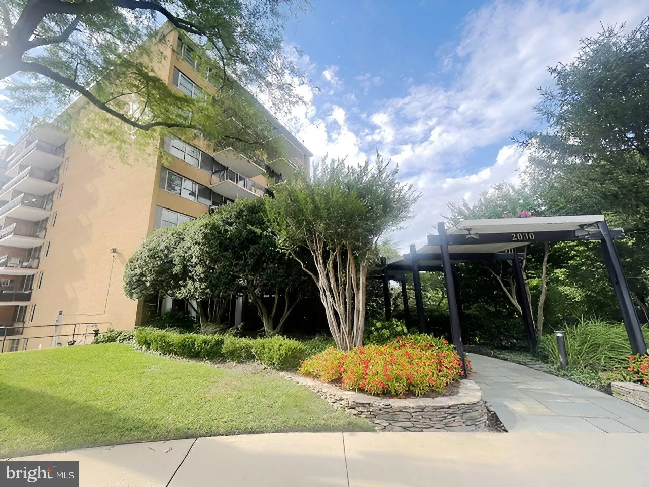2030 ADAMS STREET, Arlington, VA 22201