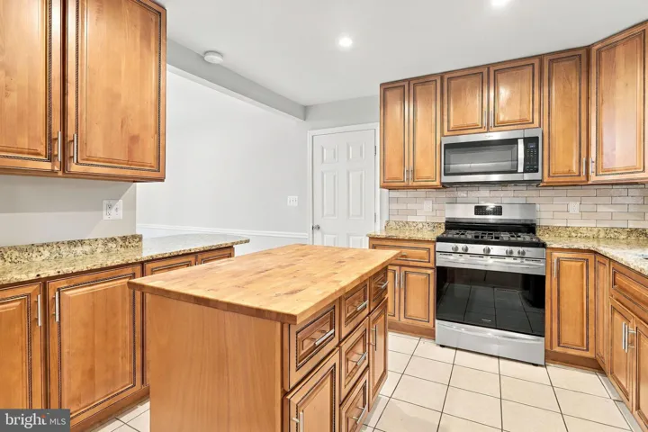 8614 Vernon Ave, Alexandria, Virginia 22309