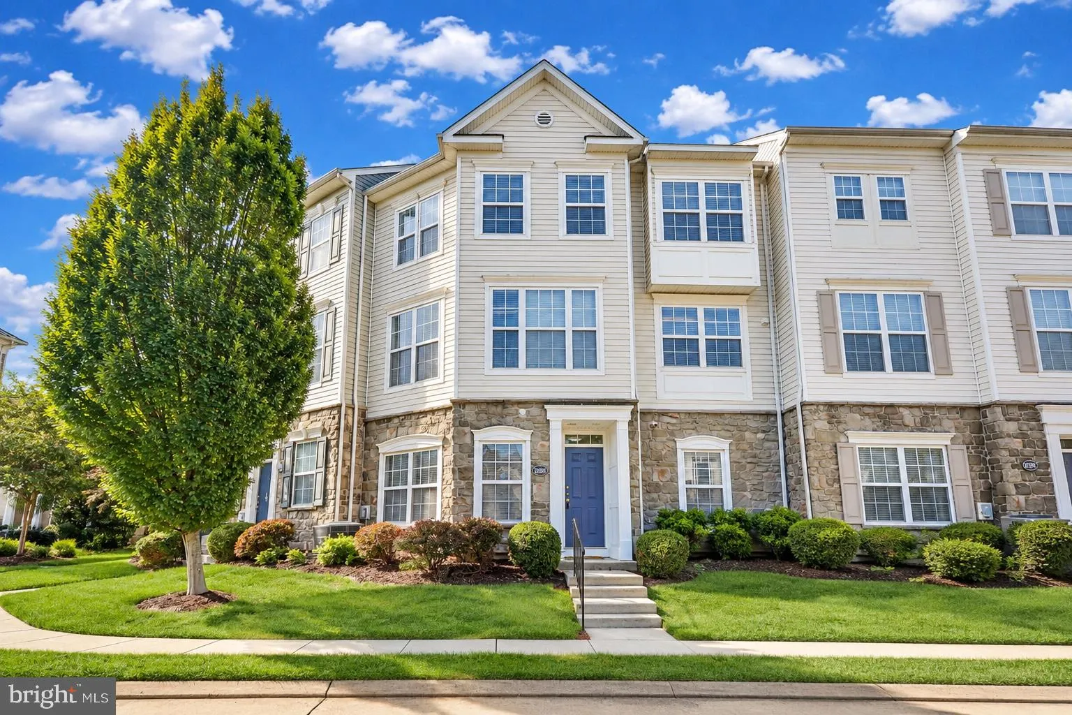 21800 DRAGONS GREEN SQUARE, Ashburn, VA 20147