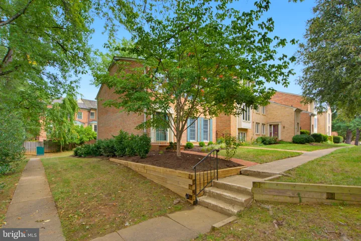 6674 Midhill Pl, Falls Church, Virginia 22043