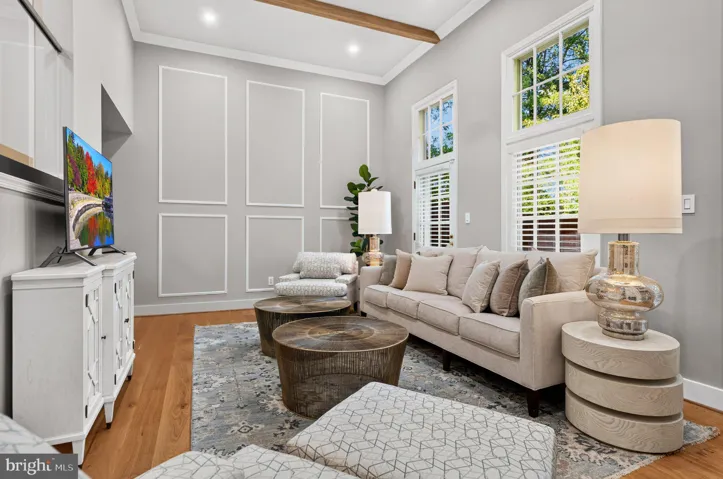 6674 Midhill Pl, Falls Church, Virginia 22043