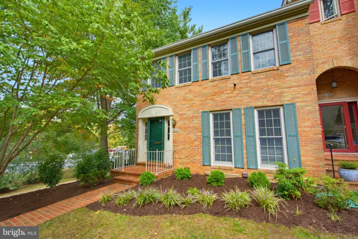 6674 Midhill Pl, Falls Church, Virginia 22043