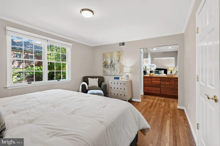 6674 Midhill Pl, Falls Church, Virginia 22043
