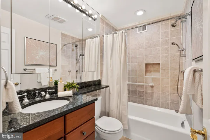 6674 Midhill Pl, Falls Church, Virginia 22043