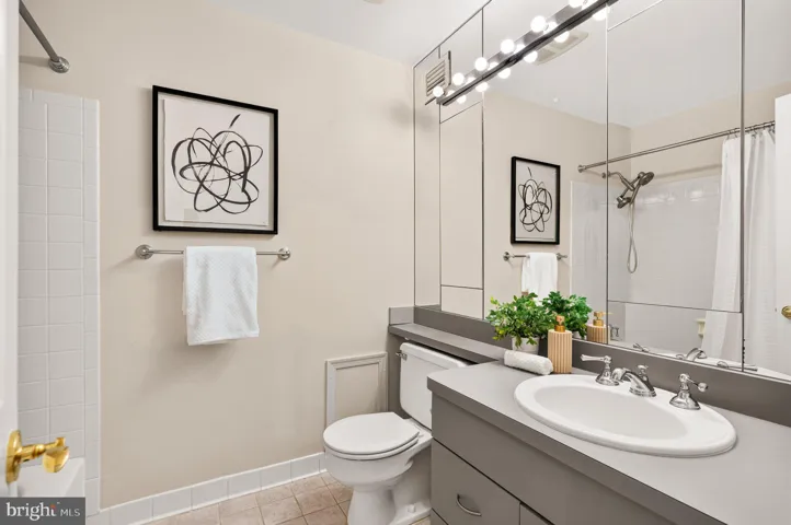 6674 Midhill Pl, Falls Church, Virginia 22043