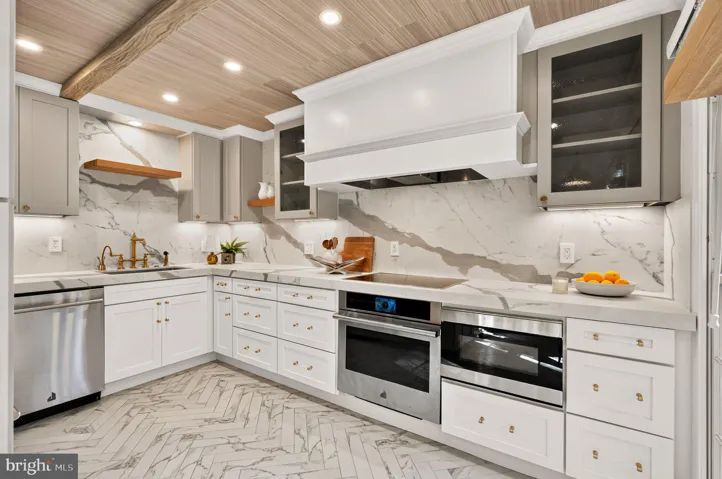6674 Midhill Pl, Falls Church, Virginia 22043