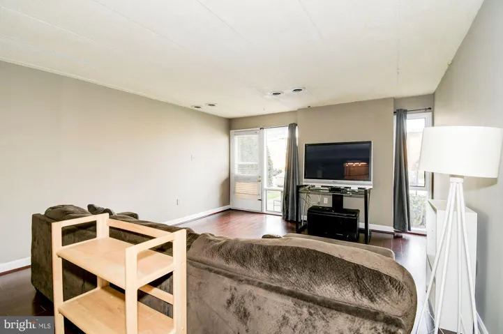 2627 Redcoat Dr, Alexandria, Virginia 22303