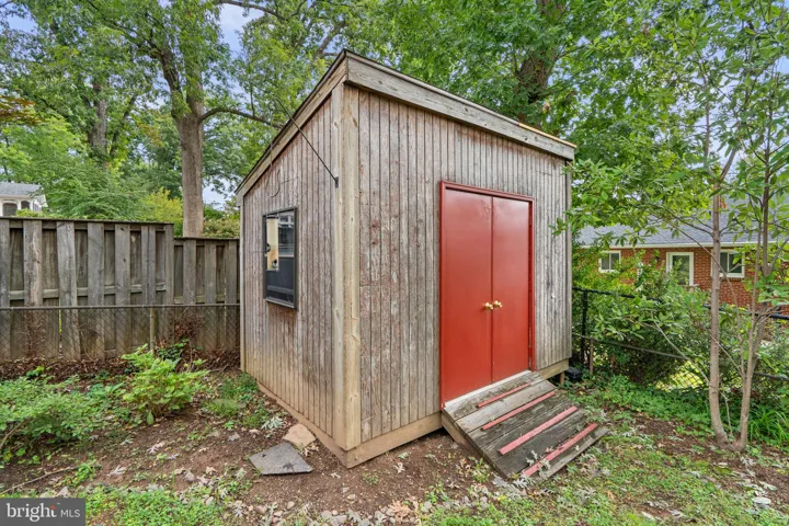 2427 N Sycamore St, Arlington, Virginia 22207