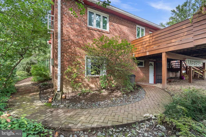 2427 N Sycamore St, Arlington, Virginia 22207