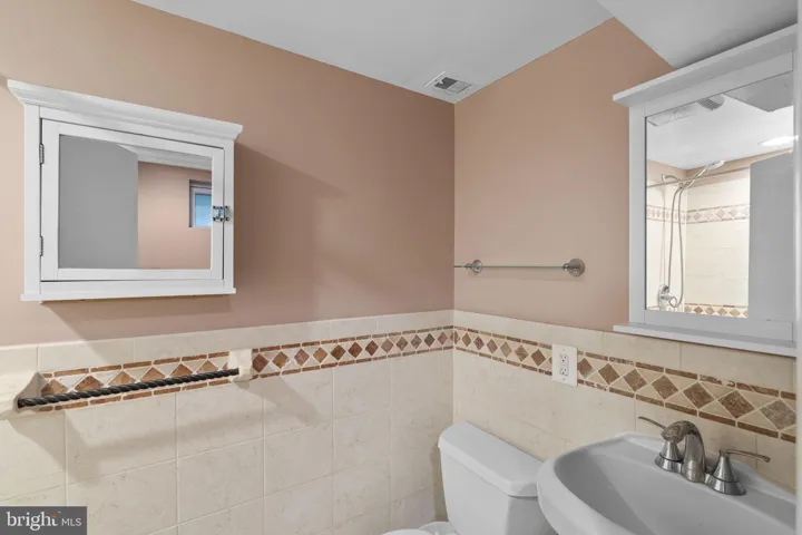2427 N Sycamore St, Arlington, Virginia 22207