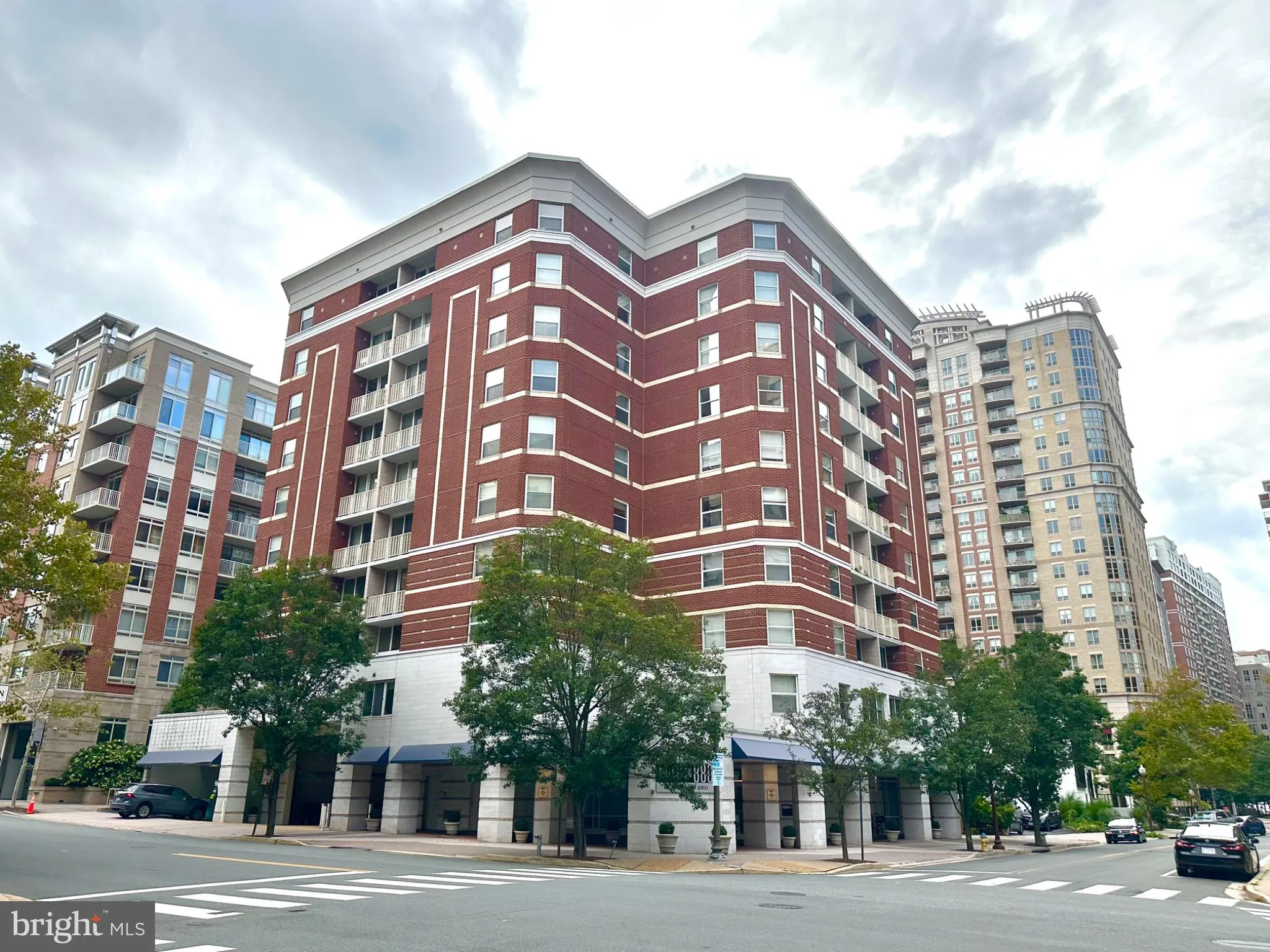 880 POLLARD STREET, Arlington, VA 22203
