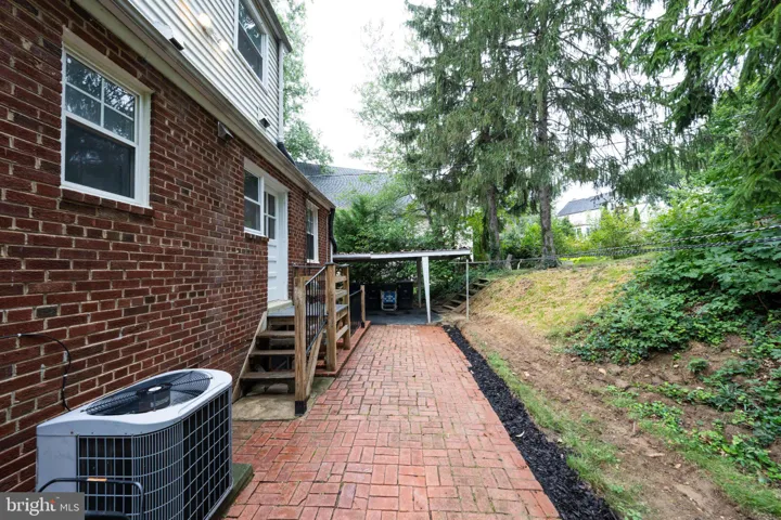 2419 N Dickerson St, Arlington, Virginia 22207