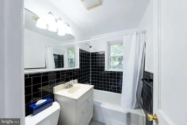 2419 N Dickerson St, Arlington, Virginia 22207