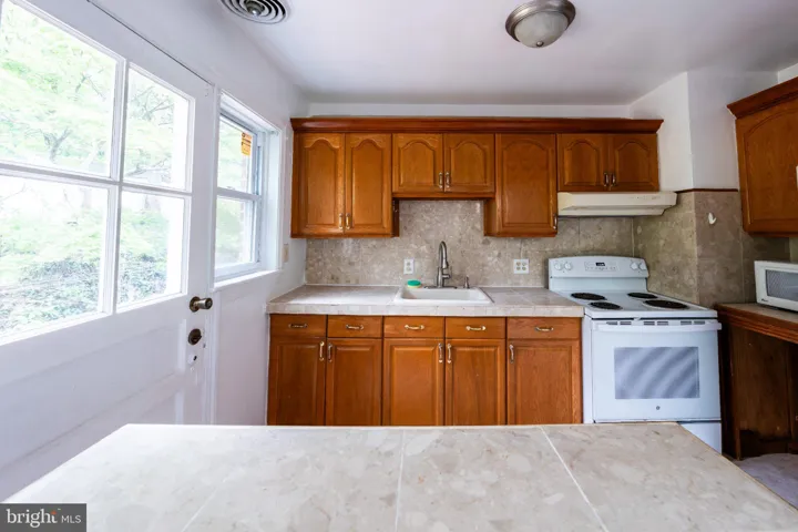 2419 N Dickerson St, Arlington, Virginia 22207