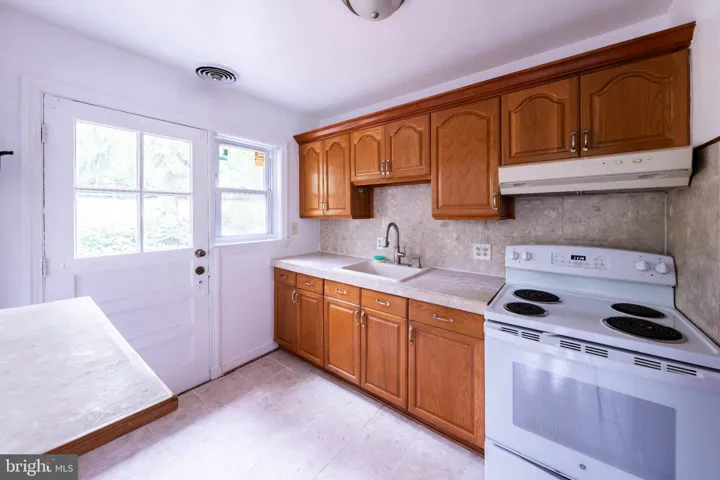 2419 N Dickerson St, Arlington, Virginia 22207