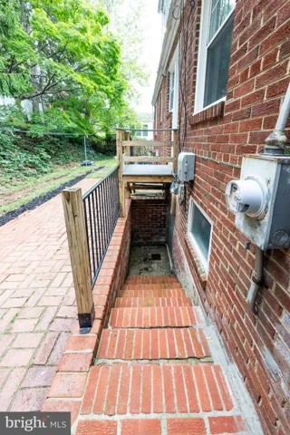 2419 N Dickerson St, Arlington, Virginia 22207