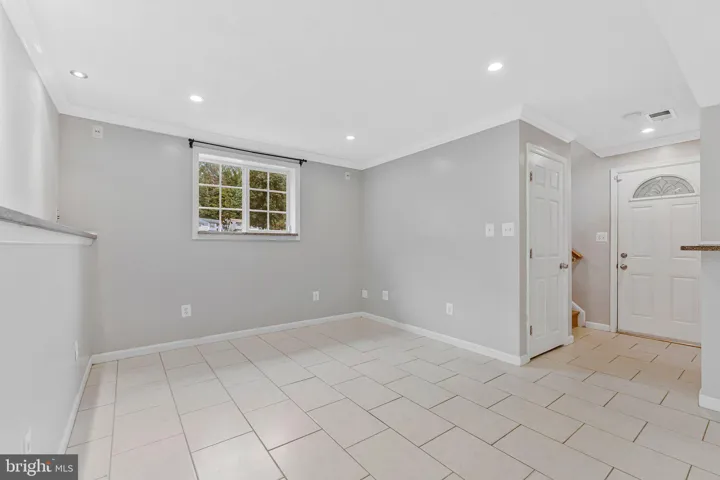 8471 Great Lake Ln, Springfield, Virginia 22153