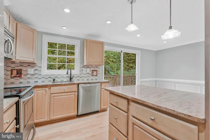 8471 Great Lake Ln, Springfield, Virginia 22153